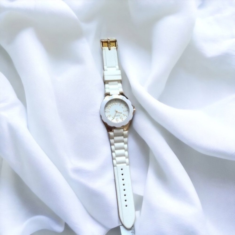 White Silicone Band Japan Movement Quartz Watch - Picture 2 of 4